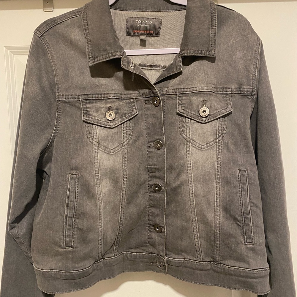 NWOT Torrid Super Soft Gray Denim Jacket in Women’s 0X (L-12)